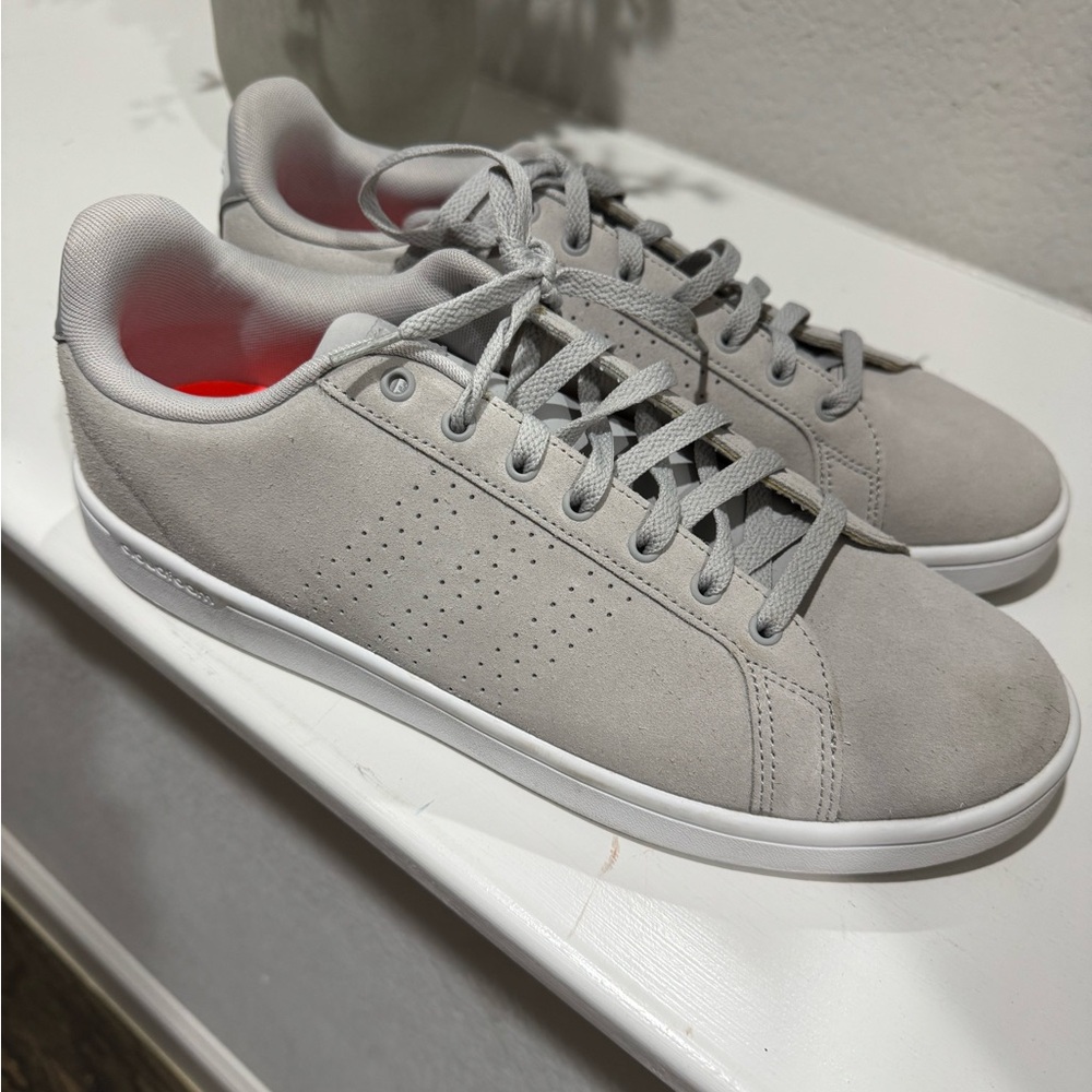 LIKE NEW Adidas Neo Sneakers